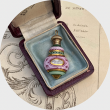 Load image into Gallery viewer, Georgian Porcelain Miniature Scent Bottle 'Sincère amitié'