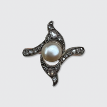 Load image into Gallery viewer, Belle Epoque Pearl &amp; Diamonds Crossover Ring
