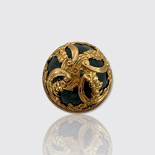 Load image into Gallery viewer, 18th Century Heliotrope Egg Pendant