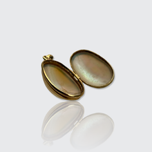 Load image into Gallery viewer, Antique Shell Locket Pendant