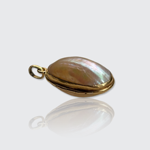 Load image into Gallery viewer, Antique Shell Locket Pendant