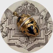 Load image into Gallery viewer, 18th Century Heliotrope Egg Pendant