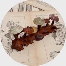 Load image into Gallery viewer, Chinese Boxwood &amp; Hardstone Lingzhi Brush Holder
