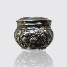 Load image into Gallery viewer, 18th Century Dutch Silver Snuff Box