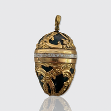 Load image into Gallery viewer, 18th Century Heliotrope Egg Pendant