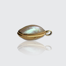 Load image into Gallery viewer, Antique Shell Locket Pendant