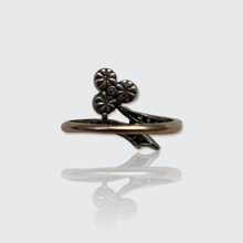 Load image into Gallery viewer, Belle Epoque Pearl &amp; Diamond Clover Ring