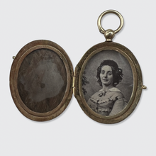 Load image into Gallery viewer, Victorian Black Enamel Gold Locket