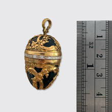 Load image into Gallery viewer, 18th Century Heliotrope Egg Pendant