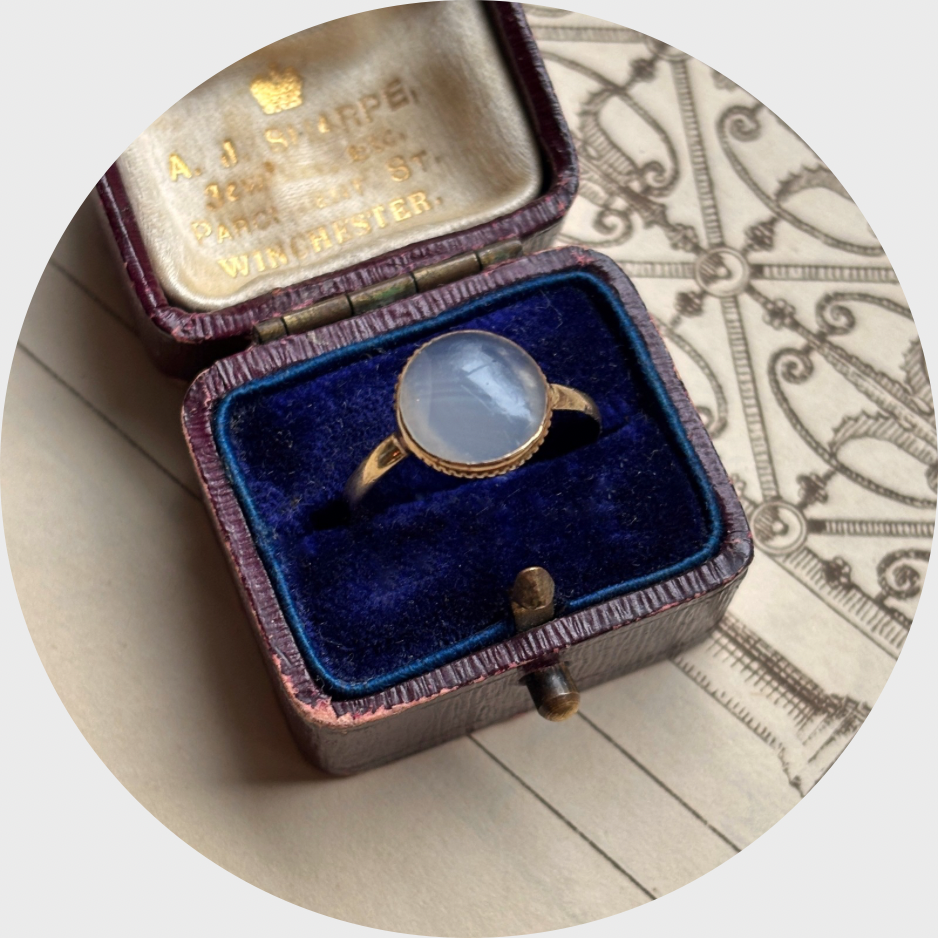 Antique Agate Cabochon Ring