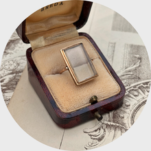 Load image into Gallery viewer, 19th Century Glass Panel Swivel Ring
