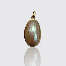 Load image into Gallery viewer, Antique Shell Locket Pendant