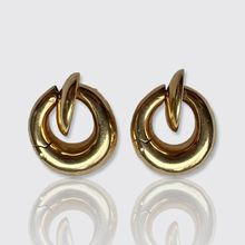 Load image into Gallery viewer, Vintage 18k Gold Clip Earrings, Pomellato