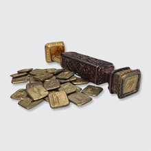 Load image into Gallery viewer, Victorian Two Tone Wax Seal Travel Case