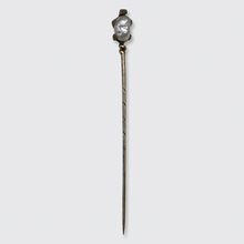 Load image into Gallery viewer, Pearl Lizard Stickpin