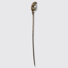Load image into Gallery viewer, Pearl Lizard Stickpin