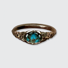 Load image into Gallery viewer, Turquoise Cabochon &amp; Ivy Leaves Ring