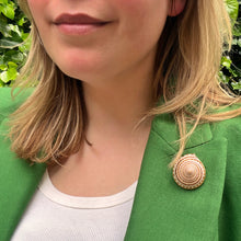 Load image into Gallery viewer, Vintage Sundial Shell Brooch