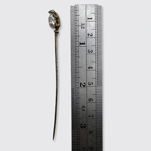Pearl Lizard Stickpin
