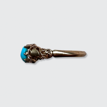 Load image into Gallery viewer, Turquoise Cabochon &amp; Ivy Leaves Ring