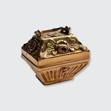 Load image into Gallery viewer, Georgian Flower Basket Vinaigrette