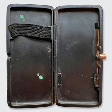 gunmetal cigarette case Fendi FF Case, Red Gunmetal, Hard YW-16303 Extra sturdy hinges and a release button on the front ensure that your contents will remain safe and never get crushed Set of 2 Metal-Plated King